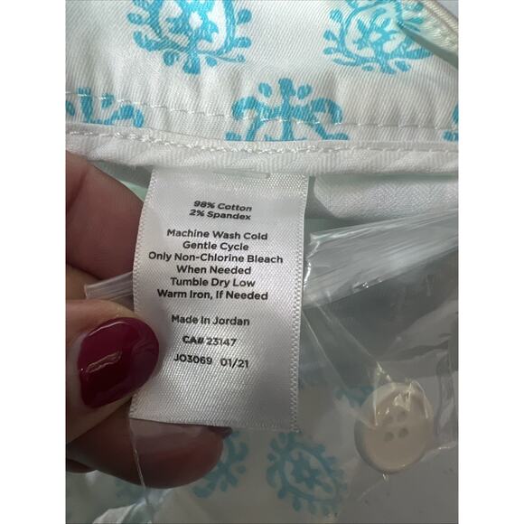 Talbots size 16 Perfect Skimmer Crop Capri Pants White Blue Paisley $89.00 NWT - Picture 11 of 13